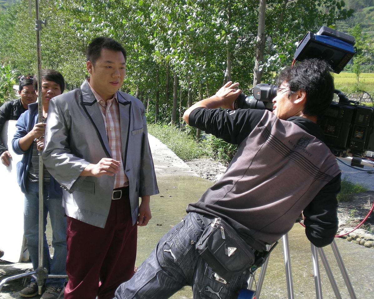 你追我赶海报