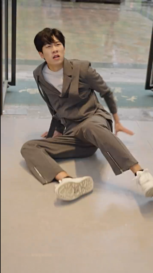 不装了，姑爷摊牌了海报
