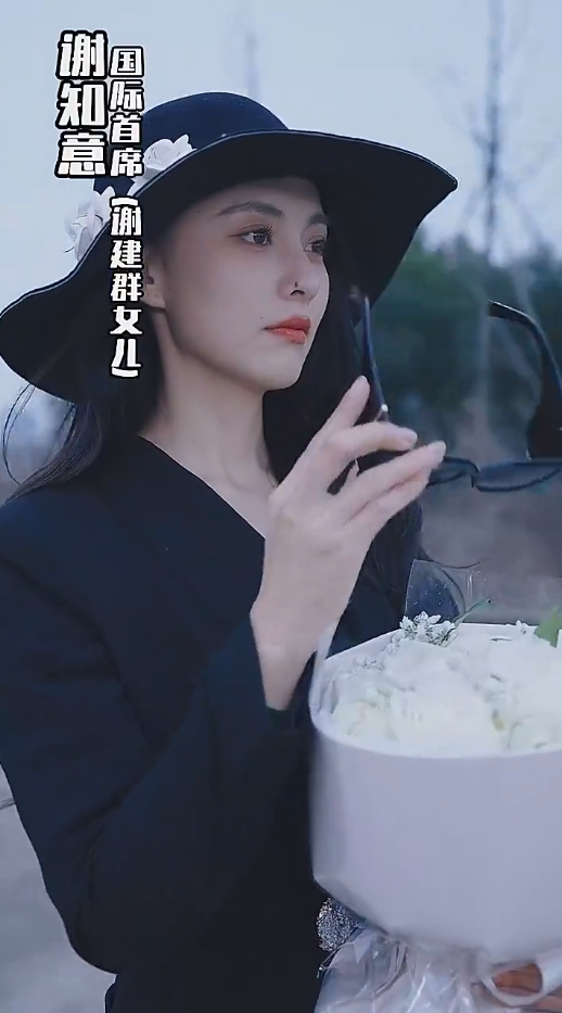 假面攻瑰海报