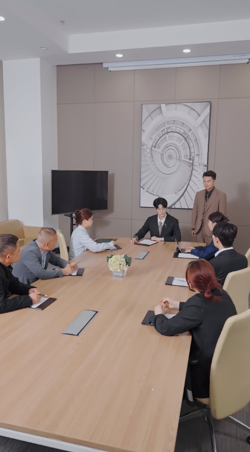 离婚后，哥哥们送我十个男模海报