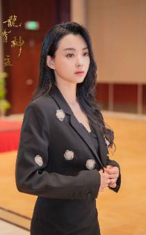 龙霄神主第三部海报