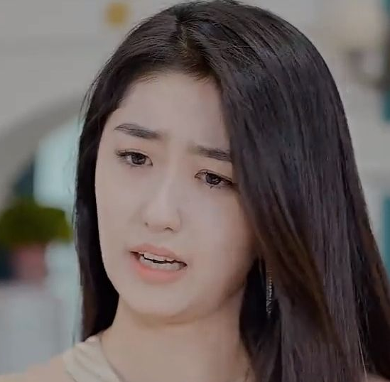 美女总裁欠我赊刀债海报